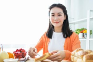 糖尿病控制不佳,容易感到疲劳?营养师:早餐选择是关键,3原则改善生活品质