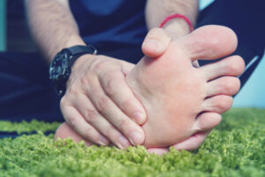 高尿酸易痛风,4大心肾疾病恐跟着来!医师:每天做对4件事,减少尿酸堆积