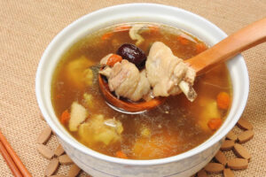 天冷进补，容易加重干癣病情！医师：应挑选较温和的2补品，对抗冷气团报到