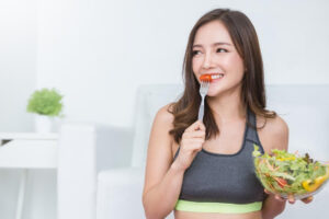 50岁以上胆固醇易超标!鸡蛋不能吃?鱼肉都忌口?专家:难控制关键其实是“这个”