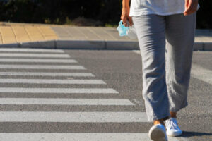 脚软走路不稳、手麻,颈椎退化找上门!医:神经压迫年轻化,拖着不管严重恐肢体无力