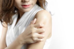 湿疹红肿干痒,是体内湿气太重!白雁:每天3分钟这样做,改善反复发作皮肤痒