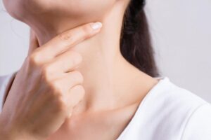 甲状腺亢进、低下，是免疫问题！10种症状与8饮食建议、地雷搞清楚，有助分泌稳定