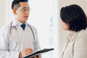 她59岁竟“高血压视网膜病变”、“脑梗塞”…更年期后，这5种人最易动脉硬化