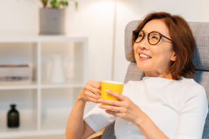 小心咖啡成瘾，适量喝才健康！营养师：这样喝咖啡，远离阿兹海默症