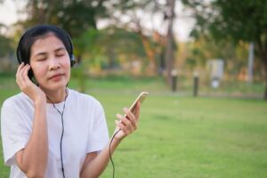 中年听力受损 失智风险大增