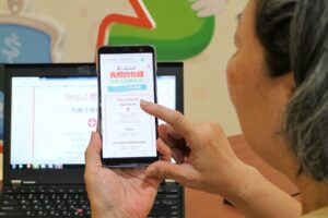 照顾失智母辞工作、耗尽积蓄 善用喘息补助找回人生