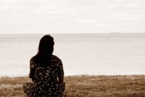 失智婆婆常走失,好几次被公公动手打…她崩溃:如果我能多赚点钱就好了