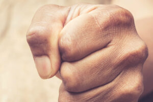 失智症患者打人怎么办？医：不要争辩、转移注意力