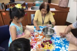 曾经每天躲起来偷哭，现在却超爱找人聊天！失智长辈在“这里”找回快乐自信