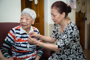 70岁失智照顾90岁失智母!她坚持四动作延缓退化,为了自己更为母亲