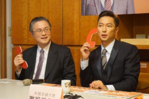 谈起失智母亲不禁落泪！谢祖武鼓励家属：打这支电话我们支持你