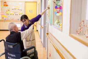 长照断链？医疗、照护各吹各的调？失智症共照中心一条龙服务