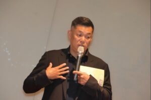 骂脏话、讲话尖酸刻薄…那真的是我母亲吗？汪建民照顾失智母，靠做菜怀念妈妈的味道