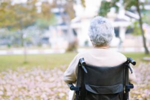 徘徊现象,是失智症症状!脑神经内科医师:出现这4种情况,一定要注意