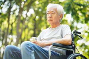 “帕金森氏症”和“阿兹海默症”有何不同？医师：有这些症状快到神经科就诊