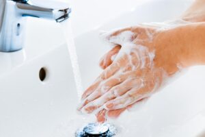 新冠肺炎》内地台湾出现首例死亡好害怕?医师:只要1个小动作,阻断传染途径