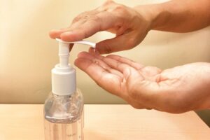 新冠肺炎》“酒精”和“次氯酸水”消毒、抗菌怎么挑选？药师10秒教你分辨五种市售消毒液