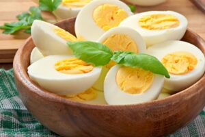 胆固醇太高,不吃蛋黄、海鲜就对了?别再误会胆固醇,这些食物才要少吃