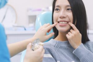 90%的人有牙周病,会传染也会遗传!医师教贝氏刷牙法4步骤