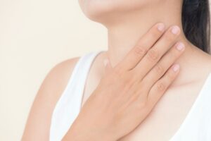 发烧、咳嗽痰多、头痛、喉咙痛症状是“感冒”还是“过敏”？中医师教你10秒分辨