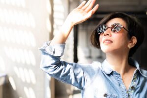 看完日环食眼睛刺痛?紫外线很伤眼!医师:出现3症状,当心黄斑部病变