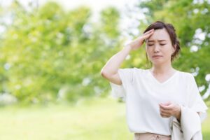 头晕头痛,是中暑还是热衰竭?牢记急救步骤、注意不晒太阳也中暑的6个原因