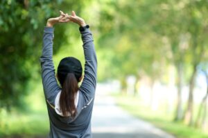 五十肩是关节老化警讯 白雁:酸痛是气血瘀堵,1个动作活络肩膀气血循环