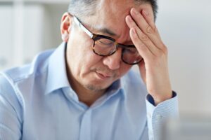 眼睛也会中风？50岁后当心“眼中风”失明　医师：注意6大危险因子