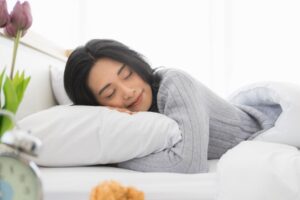 浅眠、难入睡怎么办？白雁：简单2动作调和气血、放松身心，有效改善失眠