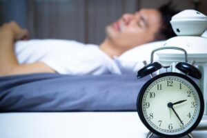 睡觉做梦好可怕,常吓到喊出来?医师:恐是巴金森氏症前兆,别只吃安眠药