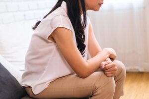 焦虑、心悸、脾气差，却不是更年期？可能是“甲状腺亢进”，8大症状看这里