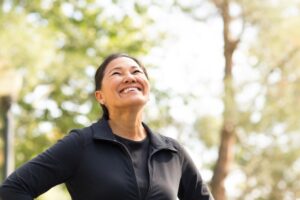 更年期后膀胱无力、容易漏尿?医师:加强保养,别忘了做“这些事”