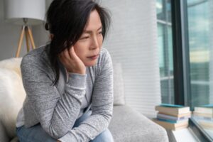 长期失眠、胸闷,退休后才知是忧郁症 医师:女性风险较高,注意6个症状