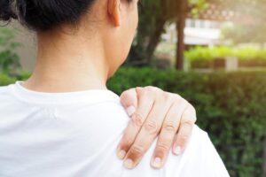 常搬重物、罹糖尿病，容易有五十肩！医师：2个复健动作有效改善