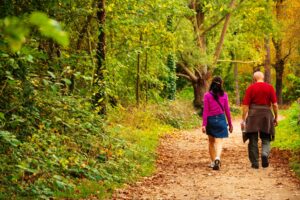 卖掉房子，就近照顾父母…爸爸却说远嫁的姐姐更孝顺！她叹：不在身边的最珍贵
