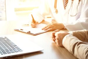 60岁退休族头昏昏,被误判是焦虑和忧郁 医师:晕眩有6大原因,看这2科才对