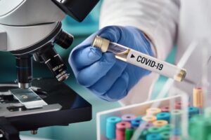 英法药厂联手！赛诺菲、葛兰素史克合作开发COVID-19疫苗，下半年临床试验、预计明年上市