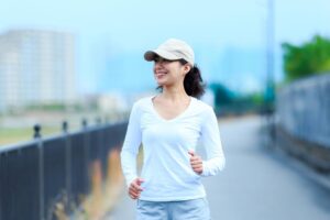 想靠爬楼梯减重，膝盖却好痛？医师：养好膝盖骨，运动前自我衡量是关键