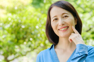 中年植牙后，有哪些不能做的行为？牙医师：注意3件事，保持干净、减少发炎