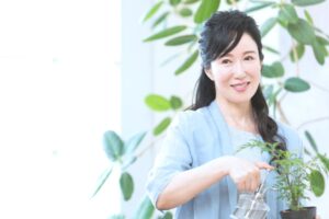 焦虑想哭、负面想法好多?忧郁症不怕!医师:吃药之外还能这样治疗