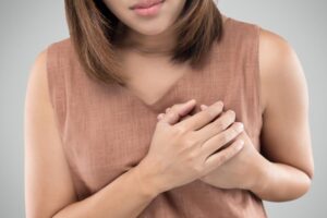 爬楼梯喘、心脏跳到快蹦出,不是心脏病而是肺腺癌!医生:肺癌早期呼吸道症状别轻忽