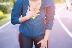 夏天水喝不够,心肌梗塞风险增!医师:心肌梗塞不会痛,注意这7大症状