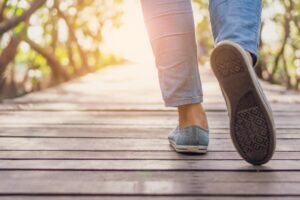 足底筋膜炎复发好痛？5种人是好发族群！专家教你3招伸展、舒缓脚跟痛