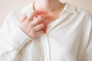 50岁后“皮蛇”爱作乱，神经疼痛受不了！医师：带状疱疹靠这招可预防