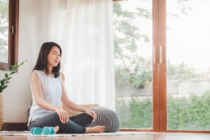 60岁后易罹患心房颤动！可能导致心脏衰竭、猝死、中风，出现5症状要注意