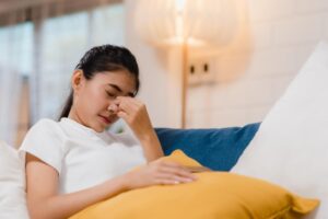 50岁后，三分之一都有干眼症！白雁教一个动作，眼睛干涩发痒轻松改善