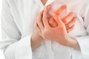 在家洗澡睡觉，突然心肌梗塞、猝死　天冷猝死3危险时刻应提高警觉，平安度过寒冬