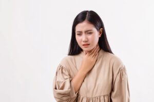 喉咙痛不一定是感冒!耳鼻喉医师图文解说:这6种喉咙痛不寻常,千万别轻忽