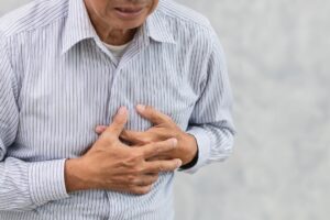 心悸、胸痛可能是心房颤动，最严重恐脑中风！医师：有这些症状要立刻就医不能拖